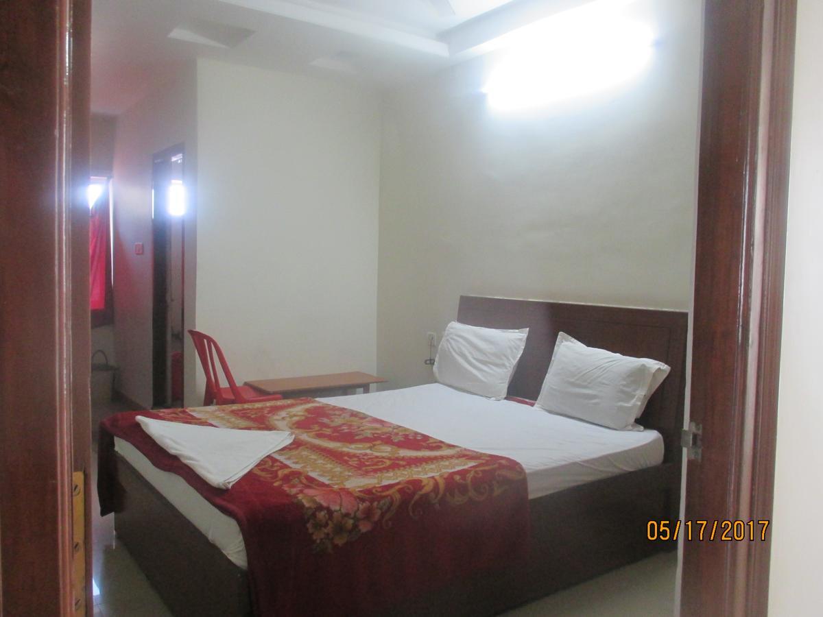 Sri Sai Ganesh Lodge Hyderabad Bagian luar foto