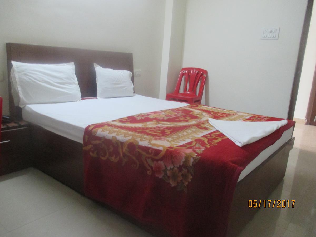 Sri Sai Ganesh Lodge Hyderabad Bagian luar foto