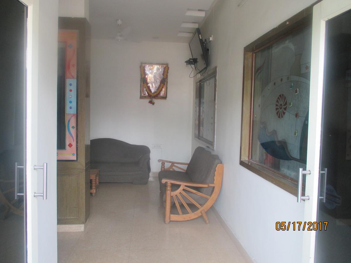 Sri Sai Ganesh Lodge Hyderabad Bagian luar foto