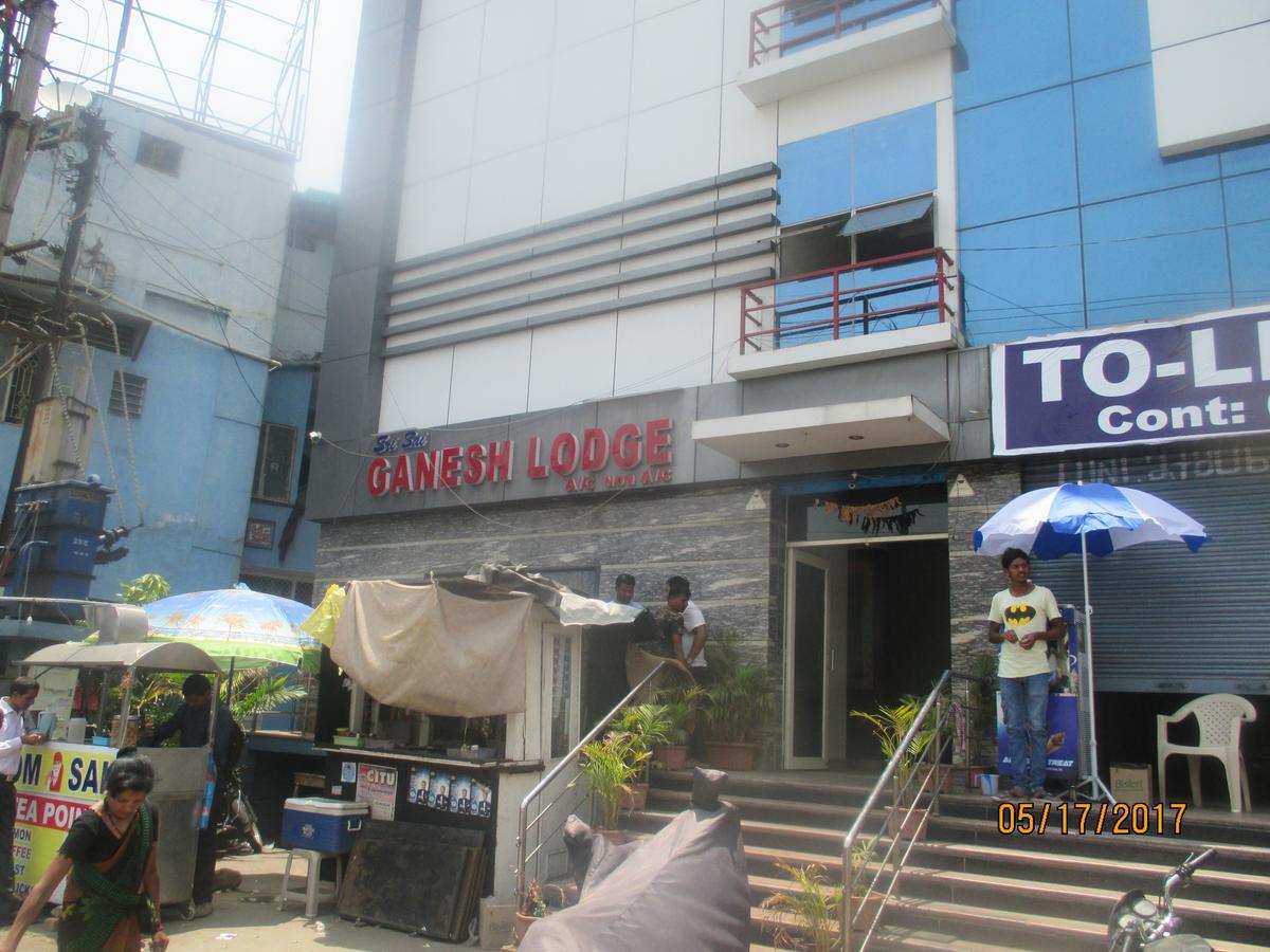 Sri Sai Ganesh Lodge Hyderabad Bagian luar foto